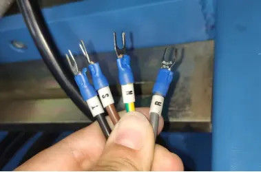 부드러운 평면 삼각형 와이어 드래잉 기계 두 배 벨트와 함께 닦는 닦는 기계